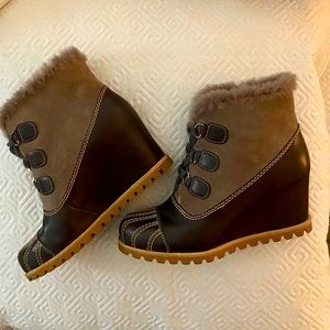 **SOLD** UGG “Alasdair” Wedge Leather/Sheepskin Waterproof Boots - Women’s 6